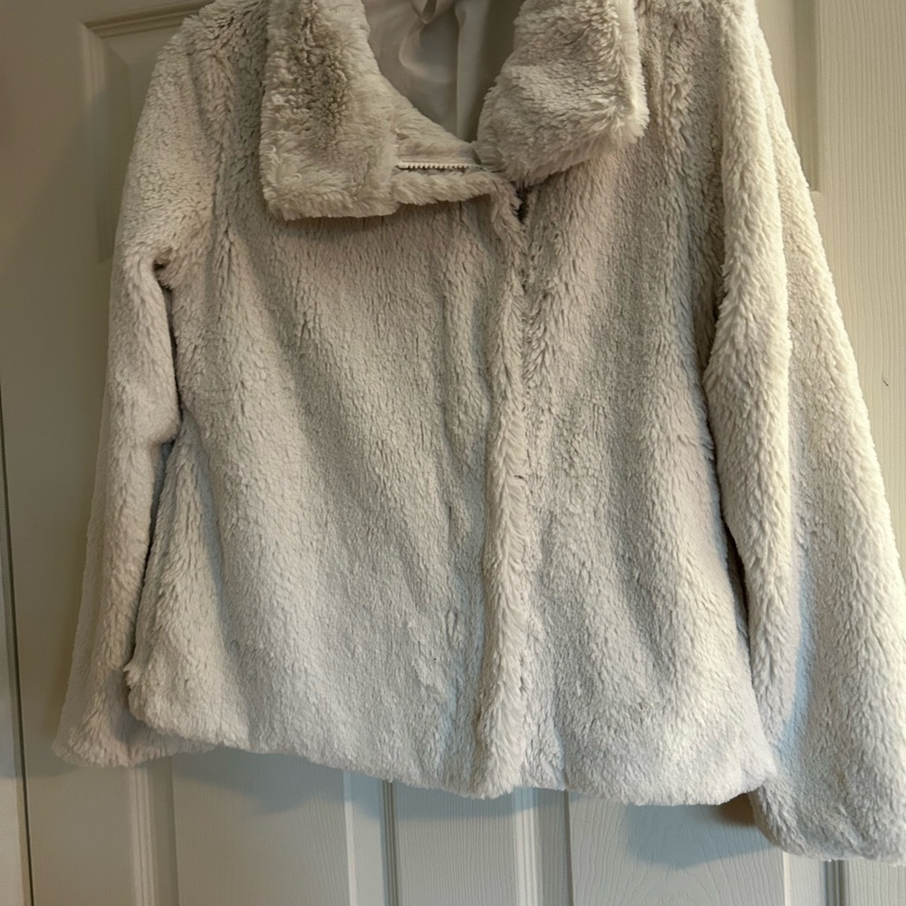 Patagonia-Small Winter White Short Super Cozy Jacket-fits like M